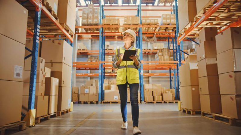 4_390578783_Girl-in-inventory_Supply-chain-management-scaled-1-r6vbbjz838rq7dub9e0wwzyjsizqno2o1usq2k0v4k